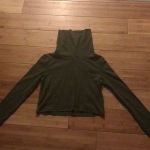 Cropped turtleneck